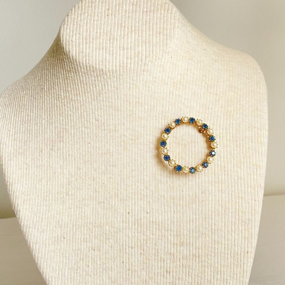 Gold Tone Brooch Faux Pearl And Blue Stone Circle Open Work - Picture 3 of 7